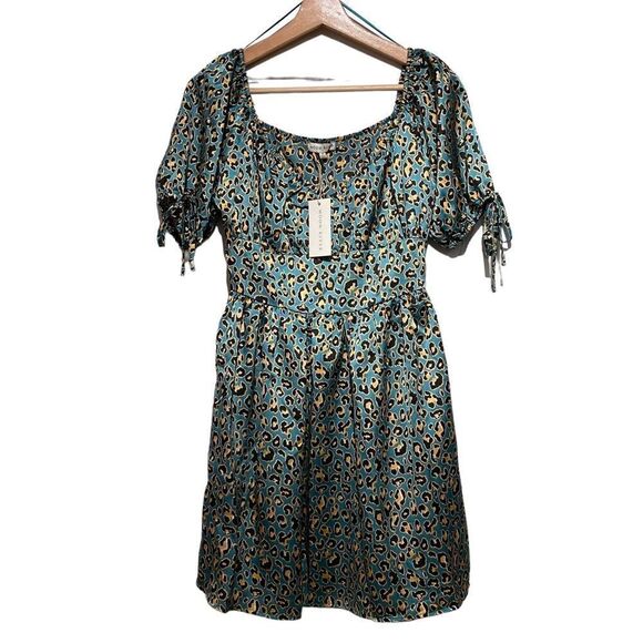 Moon River Green Cheatah Satin Print Short Sleeved Mini Casual Dress - Picture 4 of 5